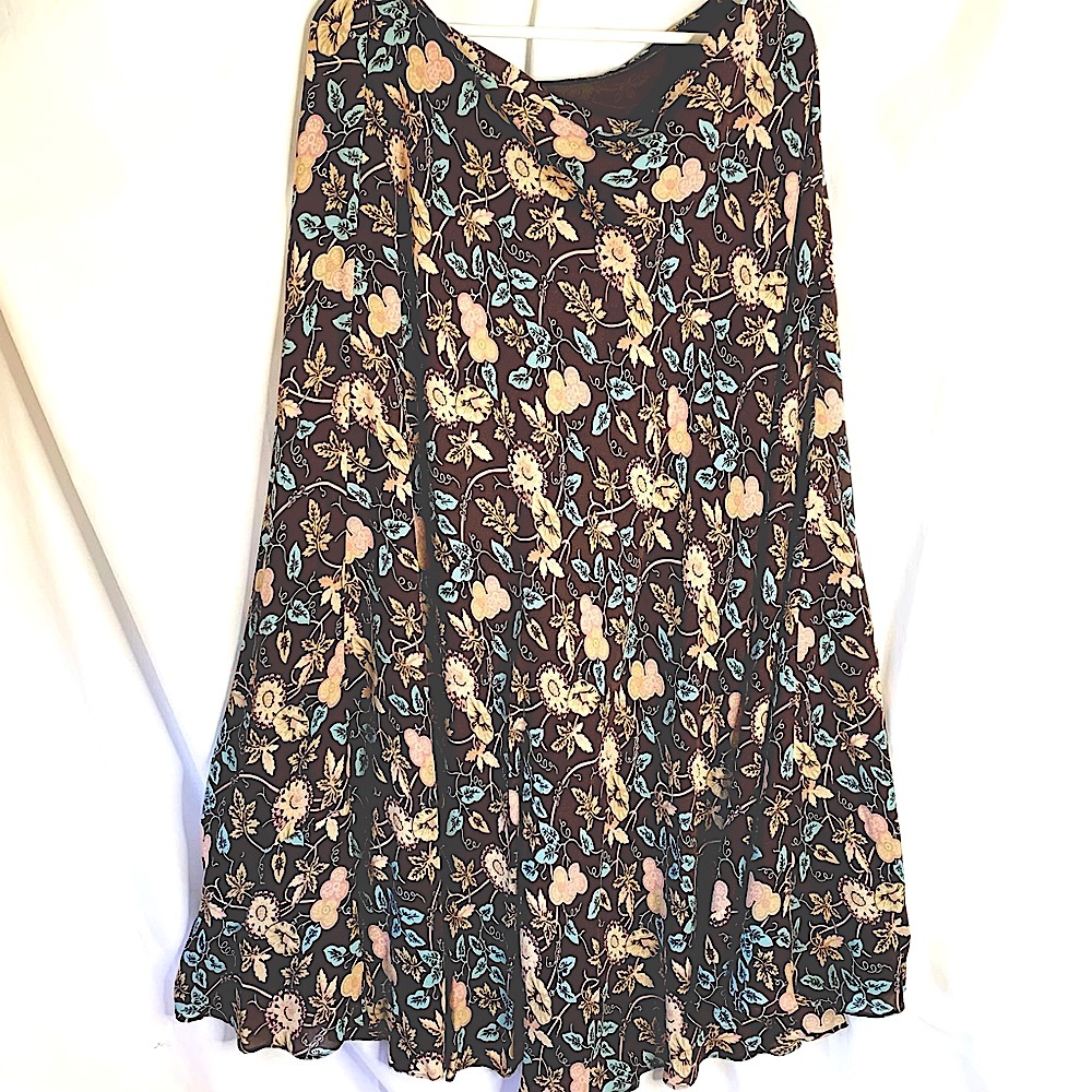 100% SILK Womens Mid Length Skirt
Floral Print Excellent ‘Like New’ Cond…